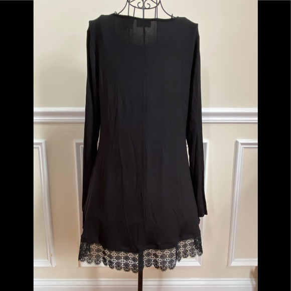NWOT LOGO Lori Goldstein Crochet Trim Black Long Sleeve Tunic Top - Picture 3 of 5